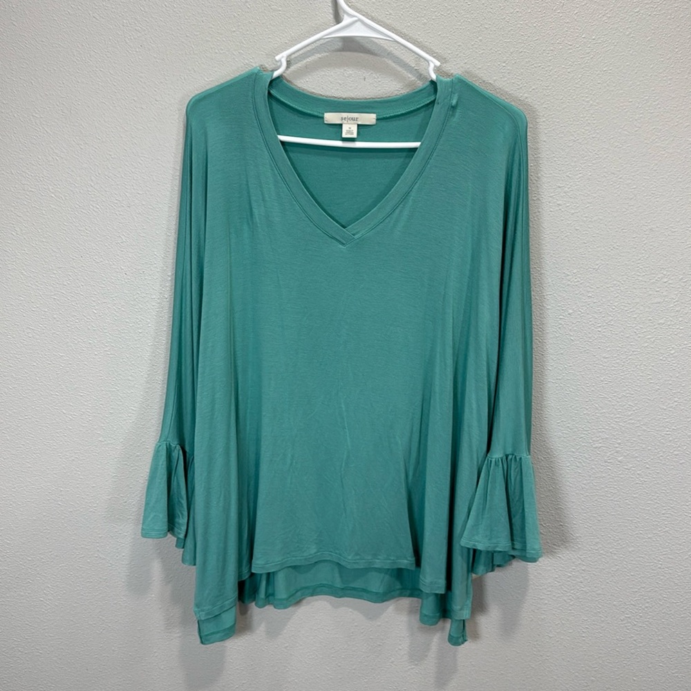 Sejour v neck top green agate nwt